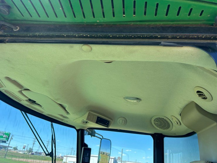 2022-john-deere-w235m-image-28