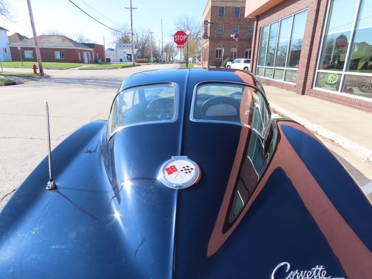 1963-chevrolet-corvette-stingray-split-window-coupe-image-9