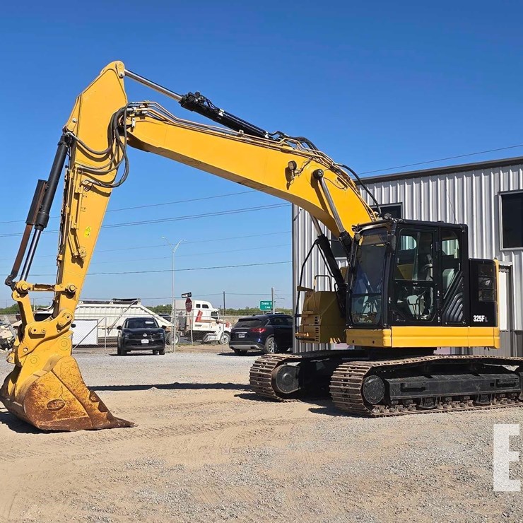 2019 CATERPILLAR 325FLCR