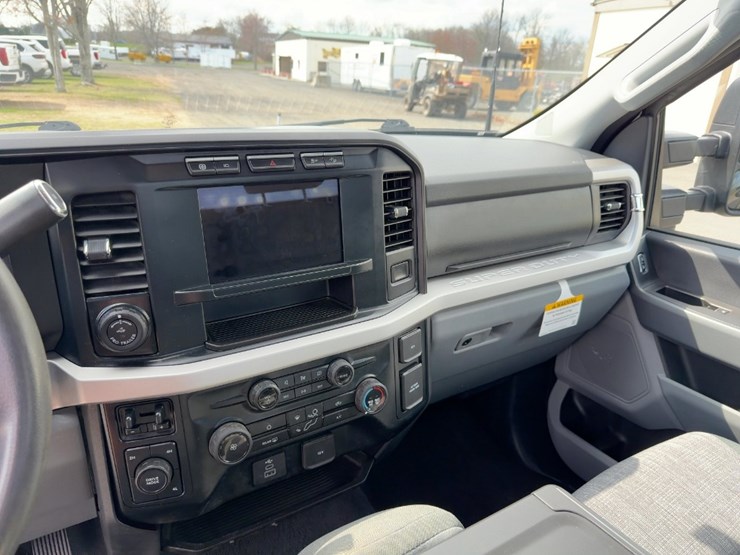 2023-ford-f450-xlt-image-22