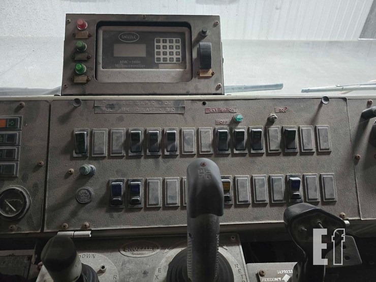 1996-oshkosh-t1500-image-16