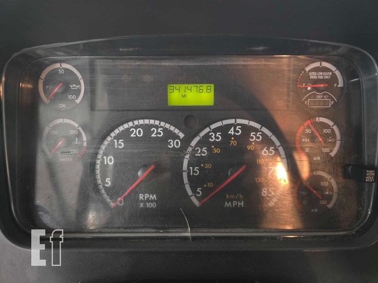 2012-freightliner-business-class-m2-106-image-12