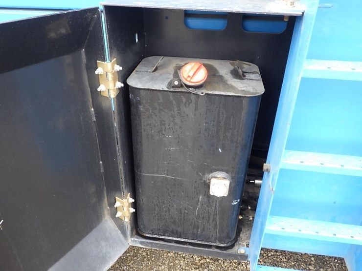 2017-genie-gs-4390-scissor-lift-image-12