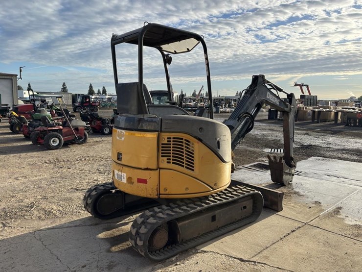 2006-deere-27d-image-3