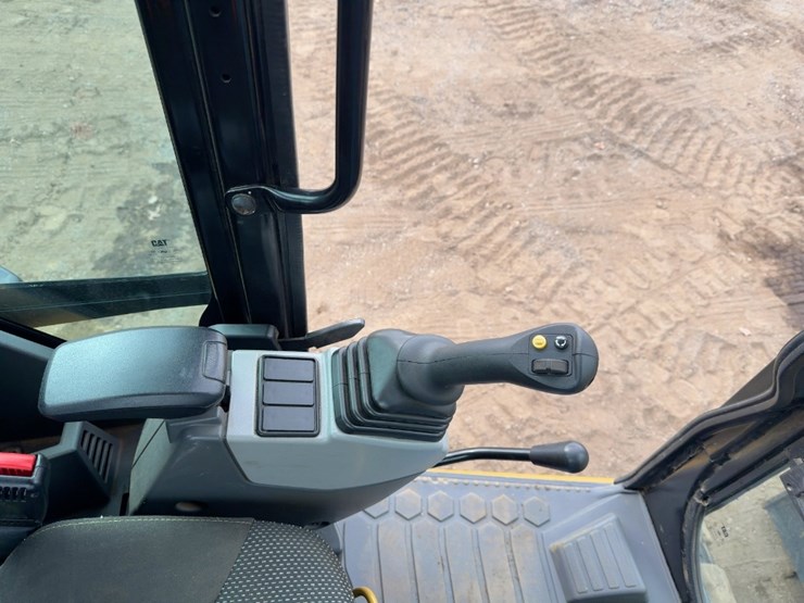 2022-caterpillar-306-image-32