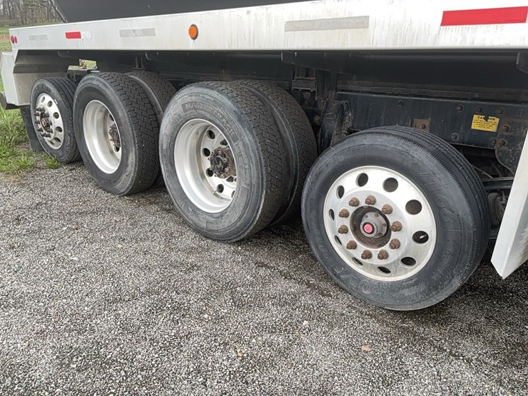 2015-peterbilt-367-image-5