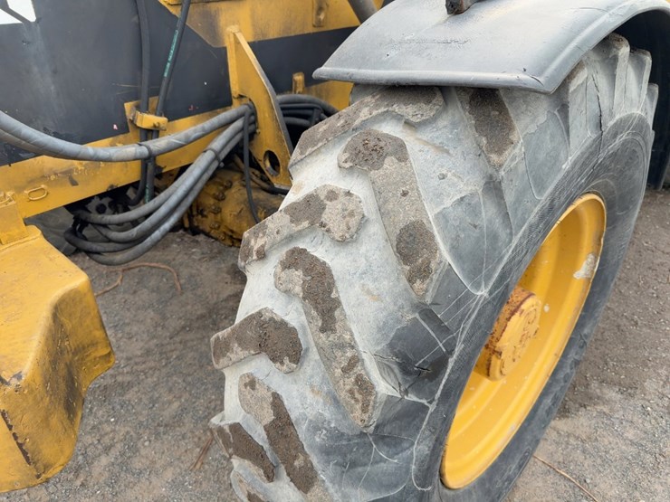 1996-caterpillar-th83-image-10