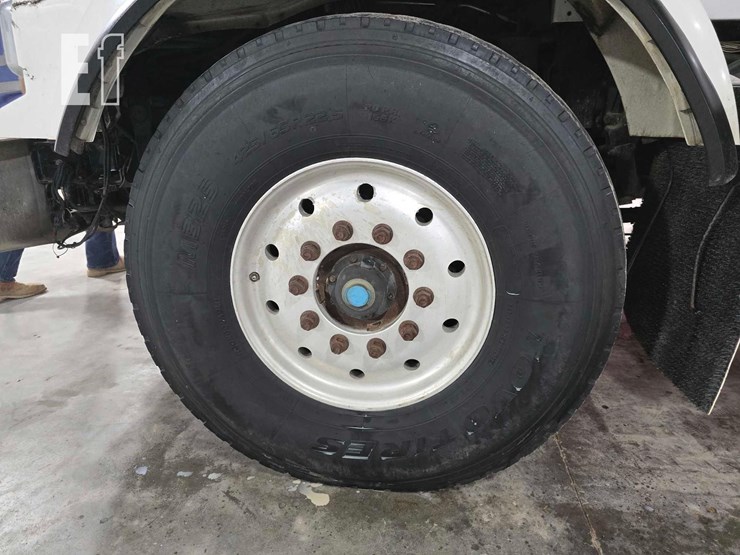 2014-kenworth-t800-image-27