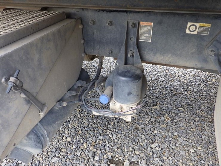 2010-peterbilt-337-image-20