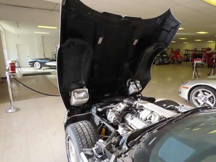 1985-chevrolet-corvette-image-29