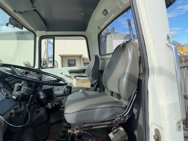 1987-ford-l9000-image-23