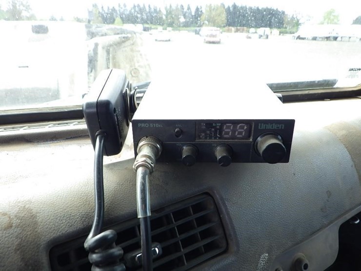 2010-peterbilt-337-image-44