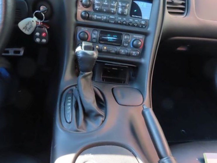 2000-chevrolet-corvette-roadster-image-15