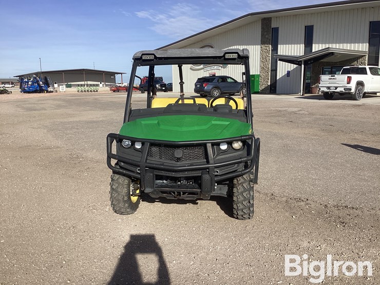 2019-john-deere-gator-image-2