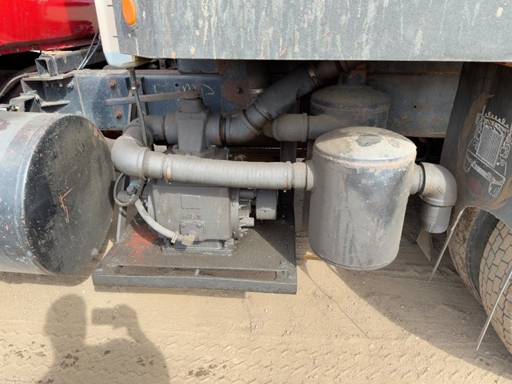 1983-mack-rd685s-image-17