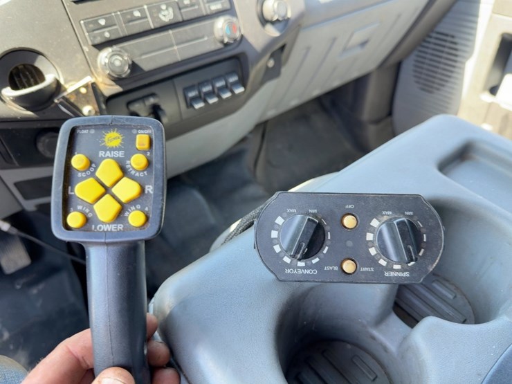 2014-ford-f350-xl-image-26