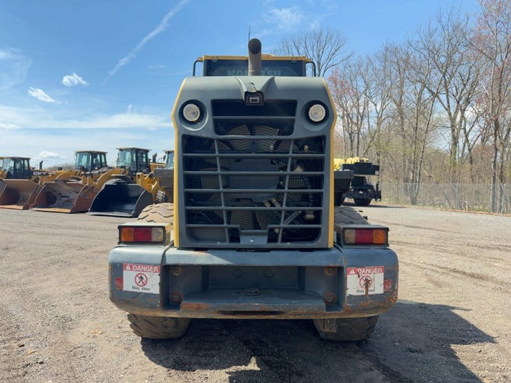 2017-komatsu-wa270-8-image-4