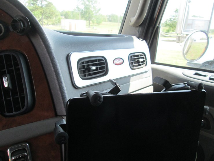 2008-peterbilt-389-image-46