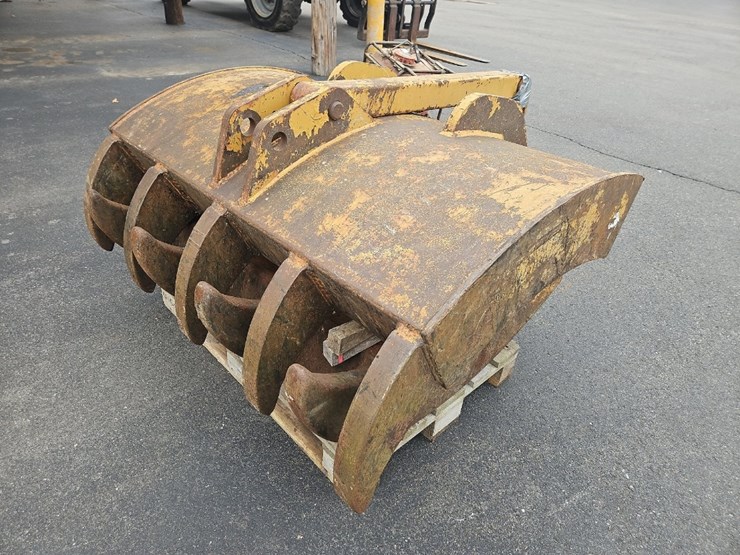 caterpillar-320-image-2