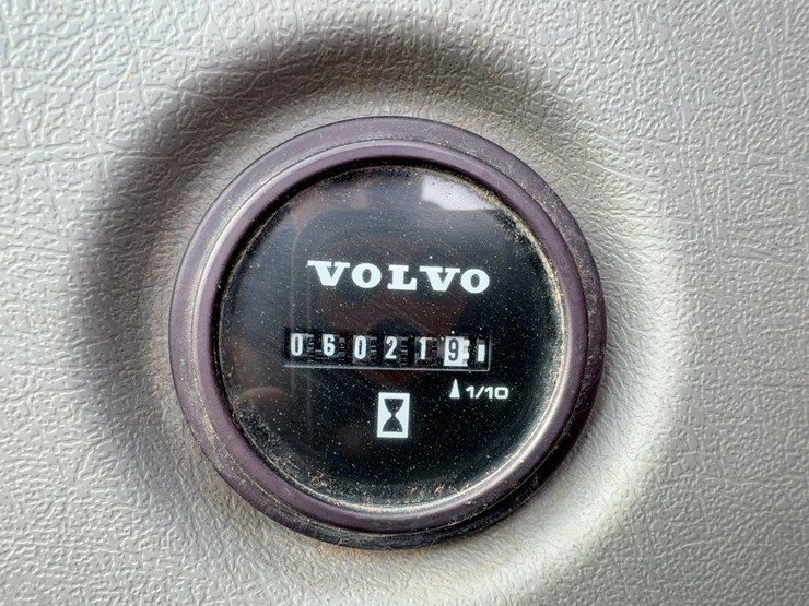 2016-volvo-ecr88d-image-41