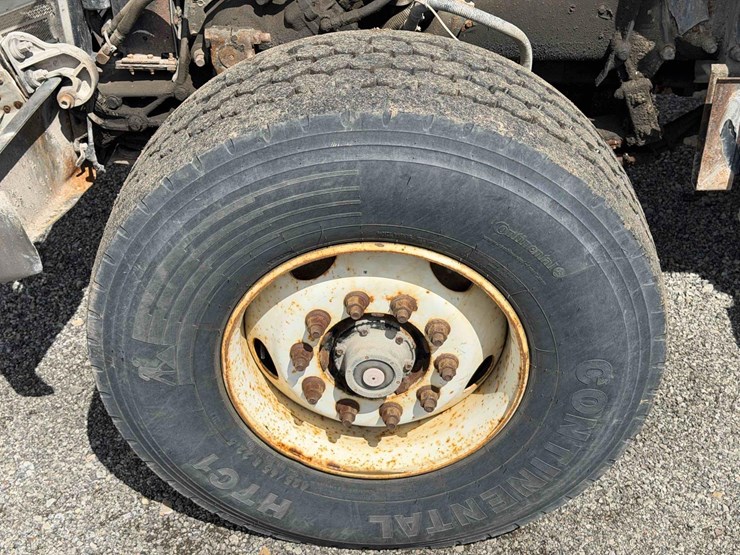 2000-peterbilt-357-image-19