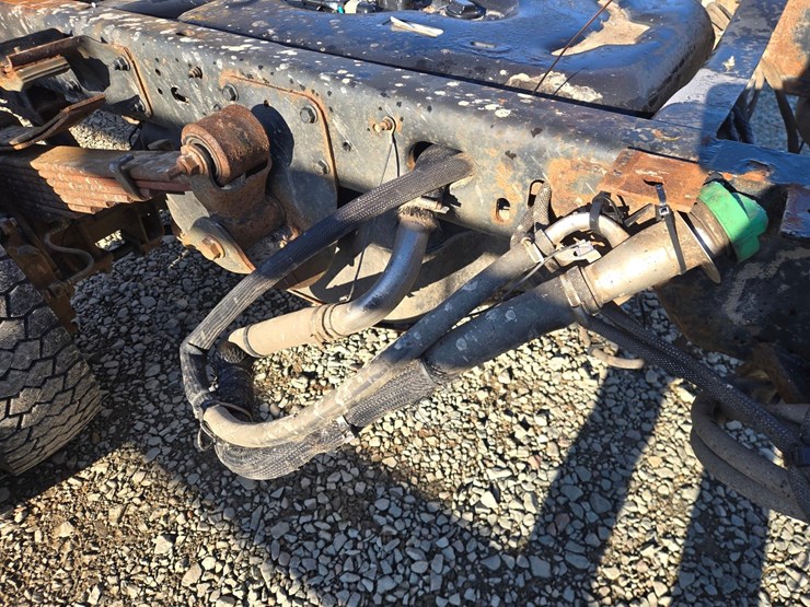 2017-massey-ferguson-8-image-33