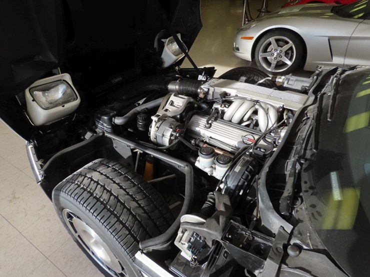 1985-chevrolet-corvette-image-27