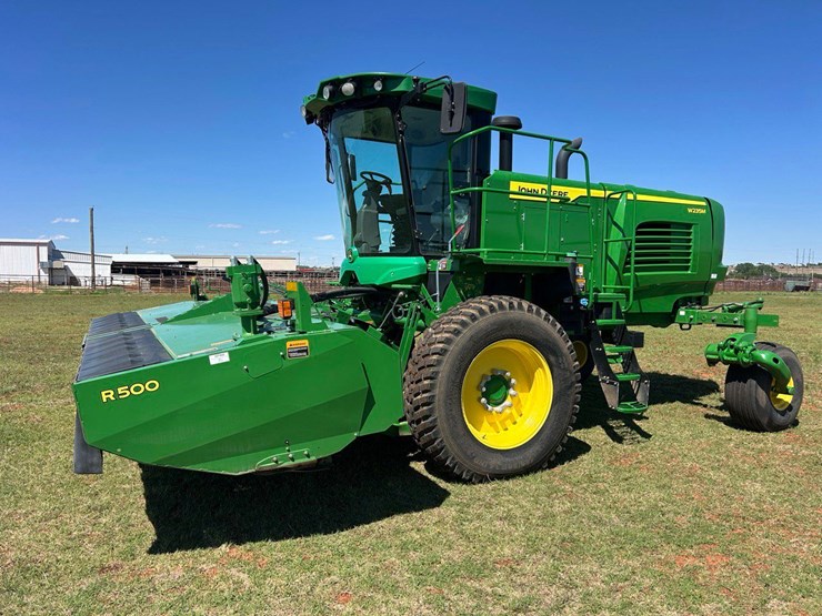 2022-john-deere-w235m-image-1