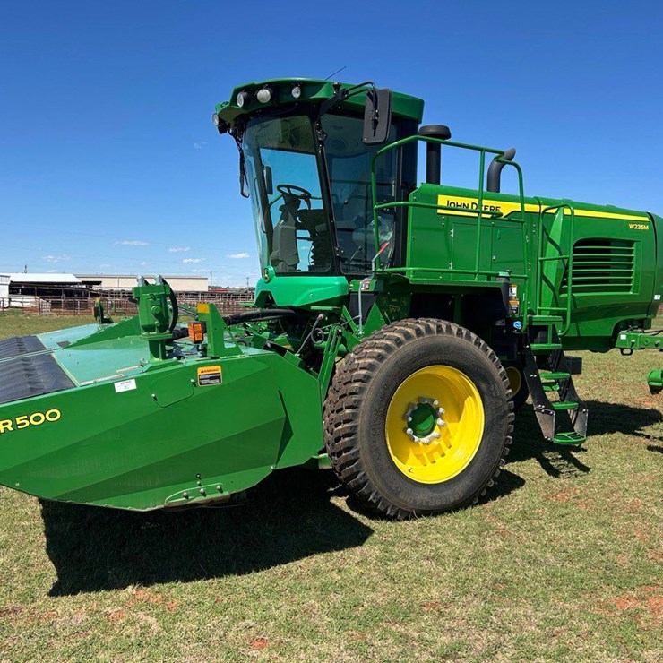 2022 JOHN DEERE W235M