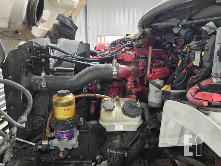 2012-freightliner-business-class-m2-106-image-20