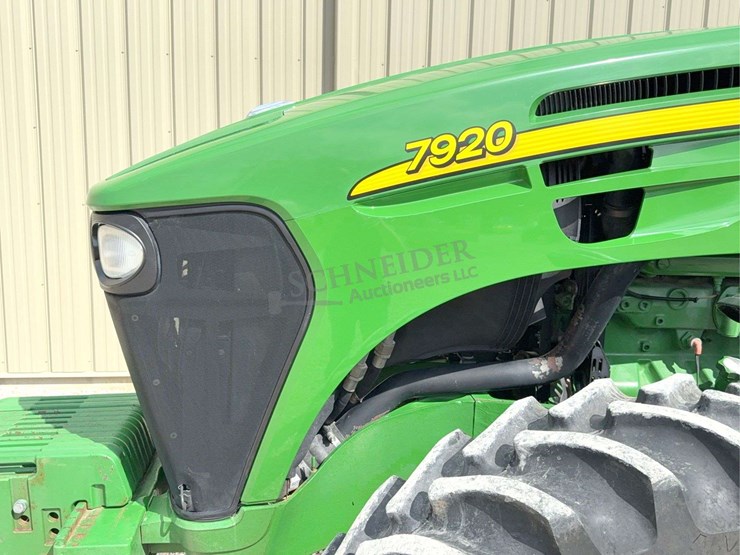 john-deere-200-image-103