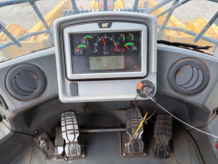 2021-caterpillar-966m-image-17