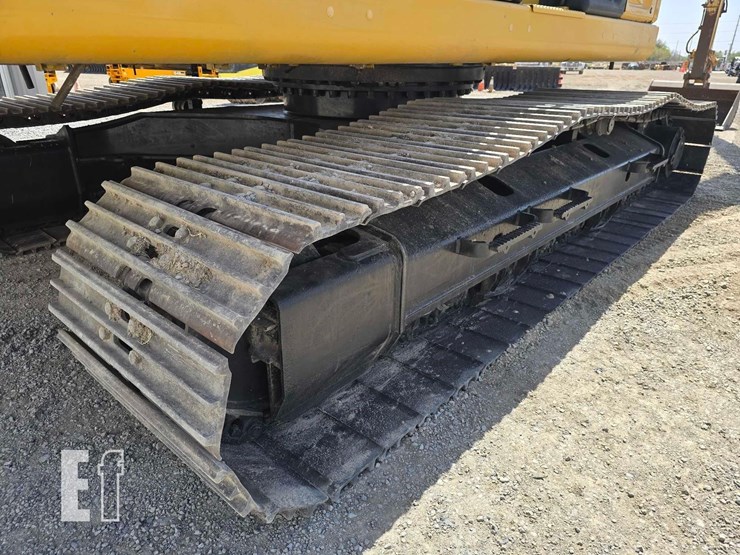 2020-caterpillar-326-image-39