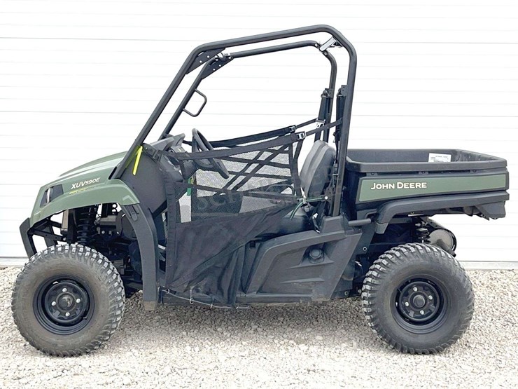 2022-john-deere-gator-image-4