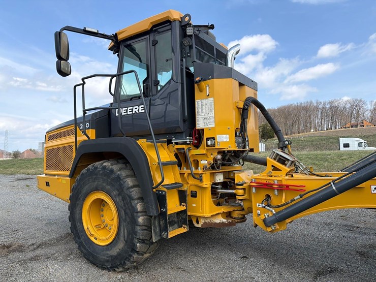 2024-deere-260p-image-12