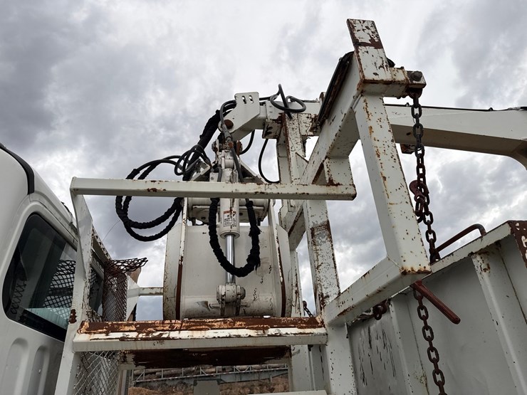 2010-massey-ferguson-8-image-43