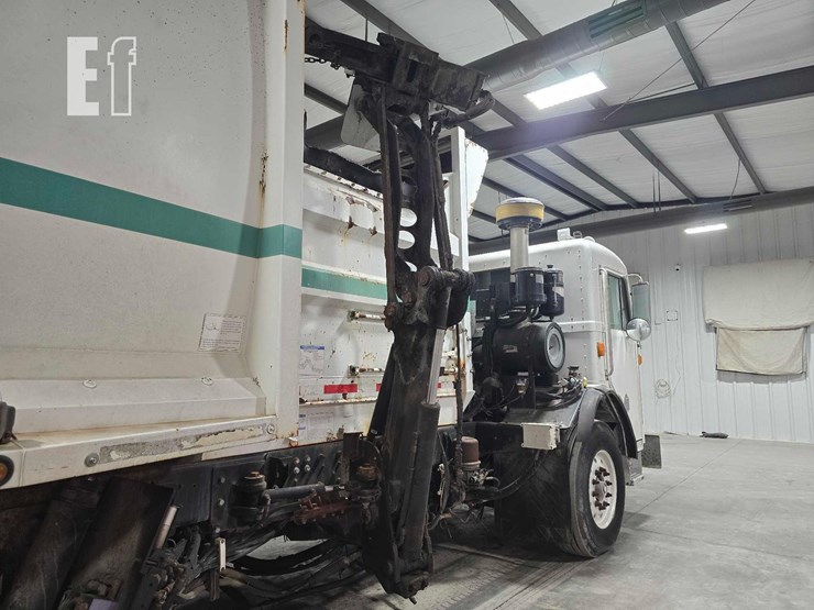 2008-peterbilt-320-image-21