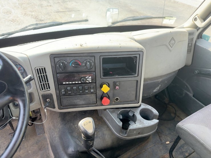 2015-international-8600-image-25