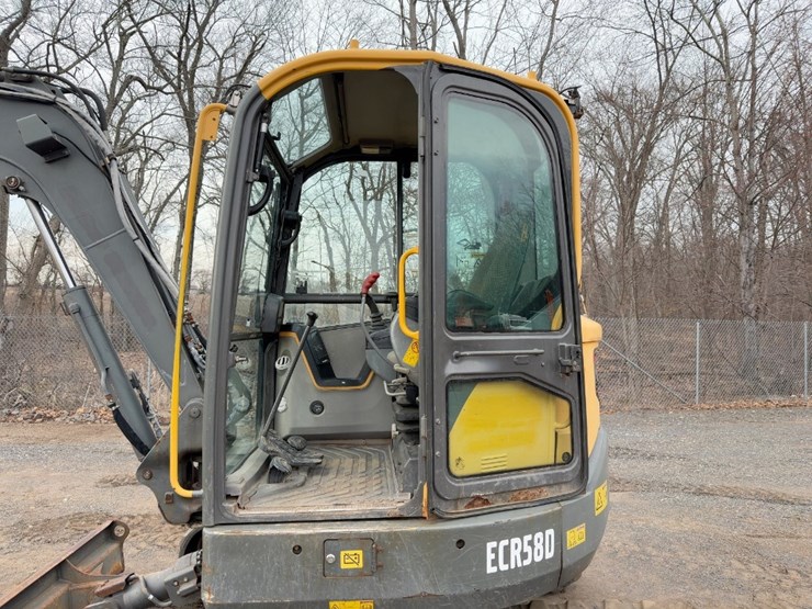 2014-volvo-ecr58d-image-26