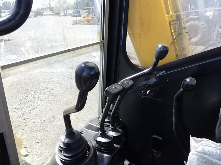 komatsu-pc28uu-2-image-33