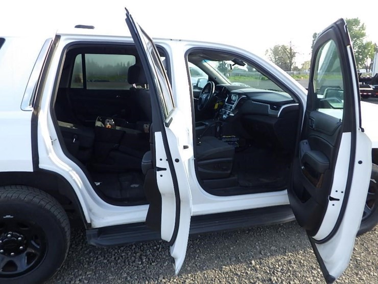 2017-chevrolet-tahoe-image-15