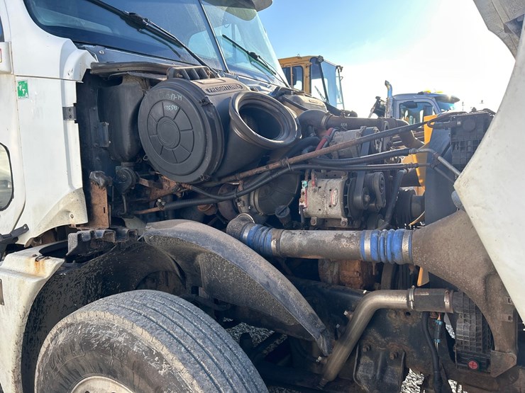 2002-massey-ferguson-8-image-44