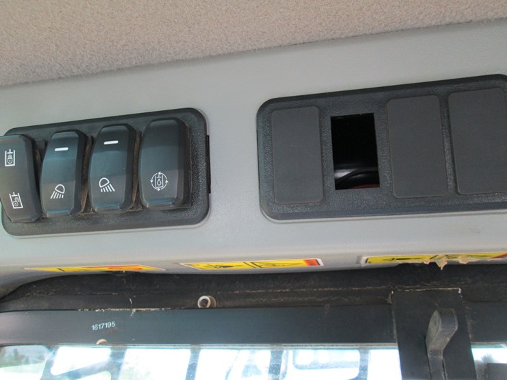 2022-caterpillar-259d3-image-33