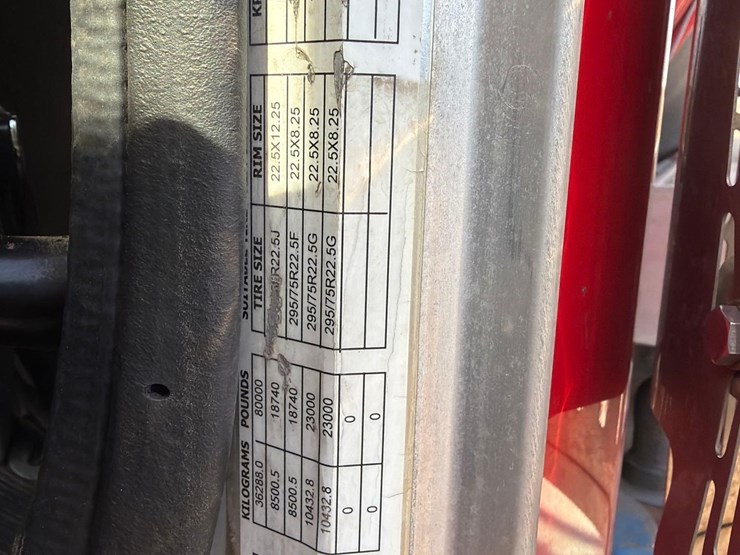 2012-peterbilt-389-image-31