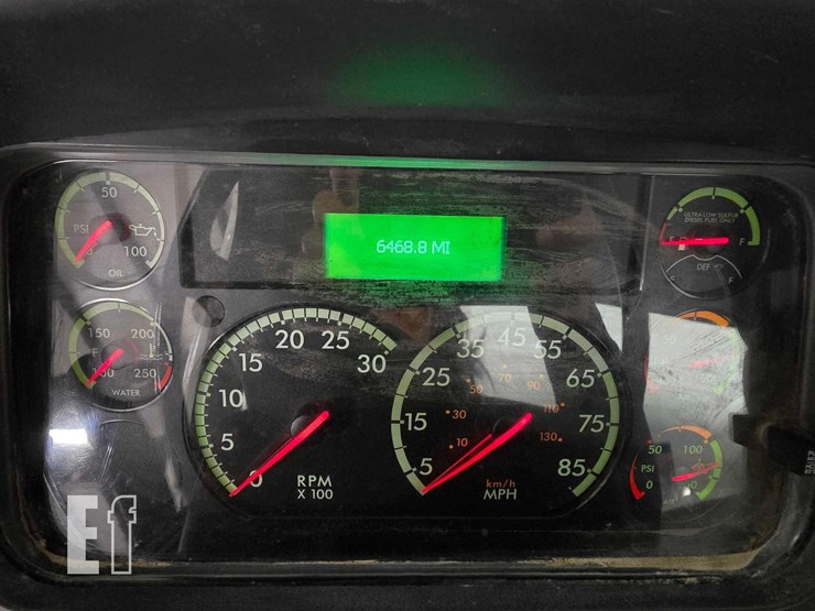 2022-freightliner-business-class-m2-106-image-12