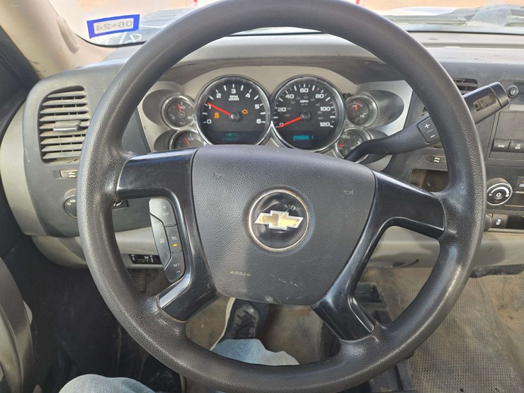 2013-chevrolet-silverado-3500hd-image-16