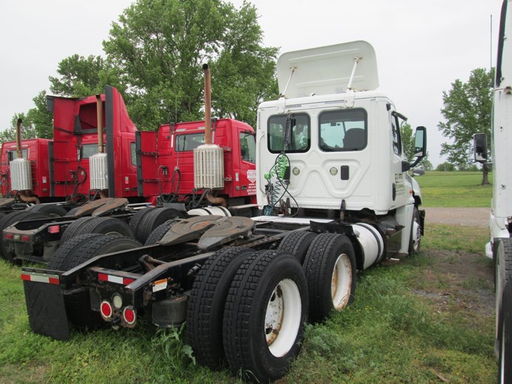 #46165-•-inop-2012-freightliner-t/a-daycab-truck-tractor-1fujgebg8clbv8611-image-3