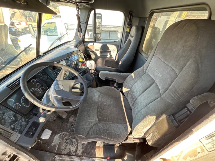 2002-massey-ferguson-8-image-68