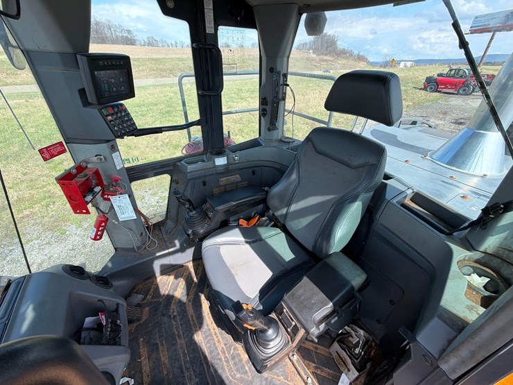 2022-john-deere-844-image-20