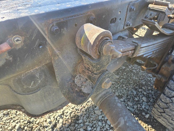 2017-massey-ferguson-8-image-28